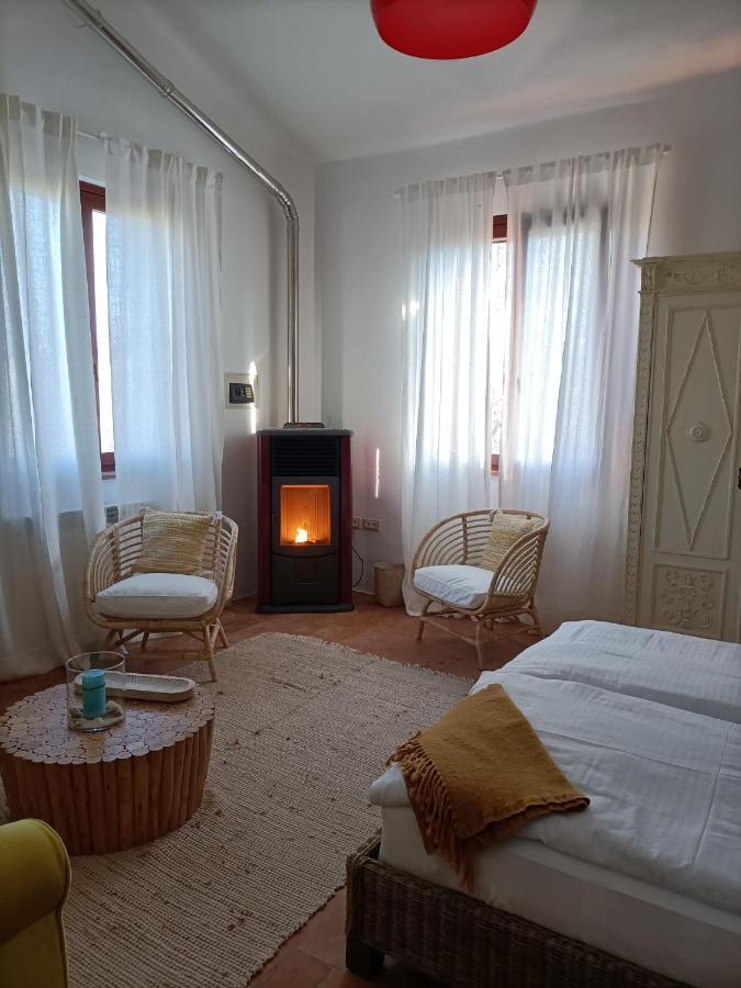 Hotel Casale Il Girasole Barbara Esterno foto