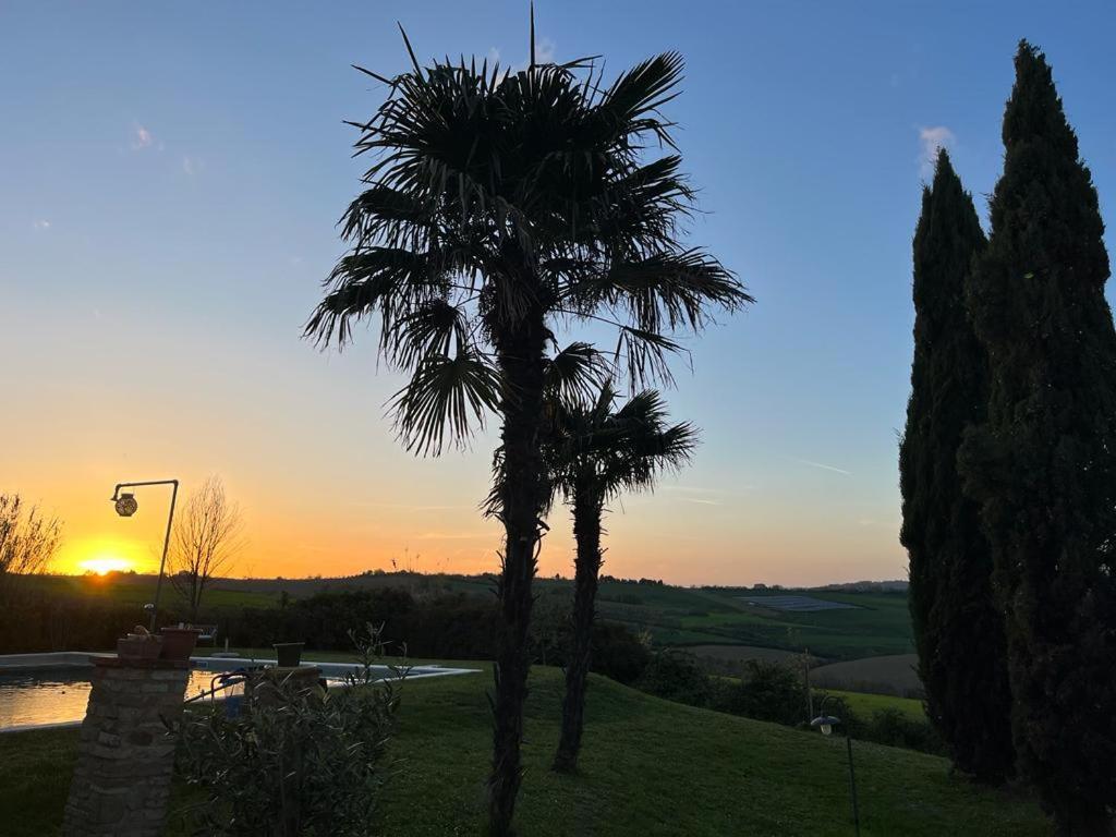 Hotel Casale Il Girasole Barbara Esterno foto