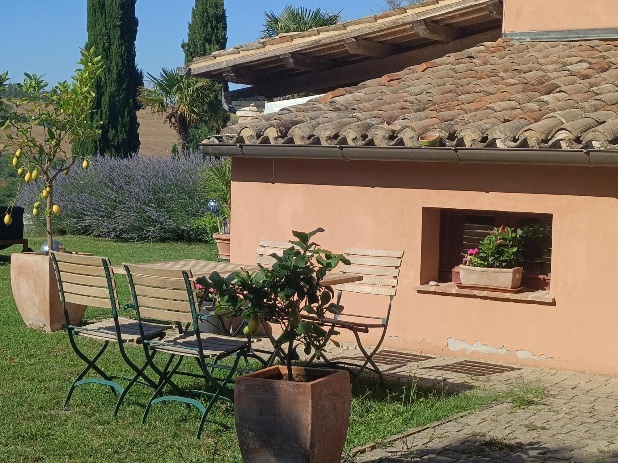 Hotel Casale Il Girasole Barbara Esterno foto