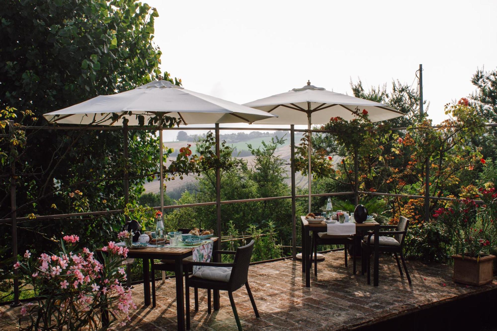 Hotel Casale Il Girasole Barbara Esterno foto